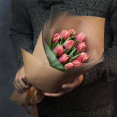 11 пионовидных тюльпанов в ассортименте фото