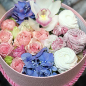 Коробочка с цветами и зефиром «Нектар» фото