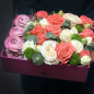 Коробочка с цветами и зефиром «Сладкоежка» фото