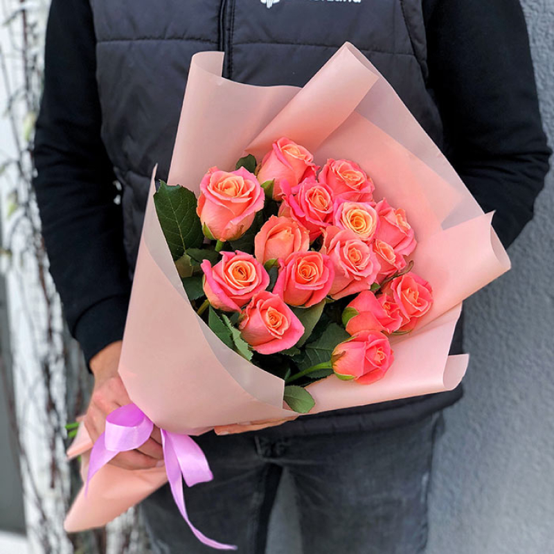 Hãy tận hưởng một bó hoa hồng tự nhiên tuyệt đẹp với 15 trái bông cam Miss Piggy. Với chiều cao lên tới 60cm, những bông hồng được chế tác tỉ mỉ sẽ đem lại cảm giác lãng mạn và thơ mộng. Đặt hàng ngay để được giao hàng nhanh chóng và tiện lợi.