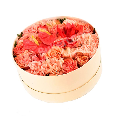 Цветы в коробке «Сладость» фото