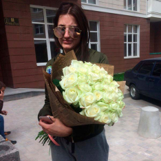 51 белая роза Аваланч 60 см фото